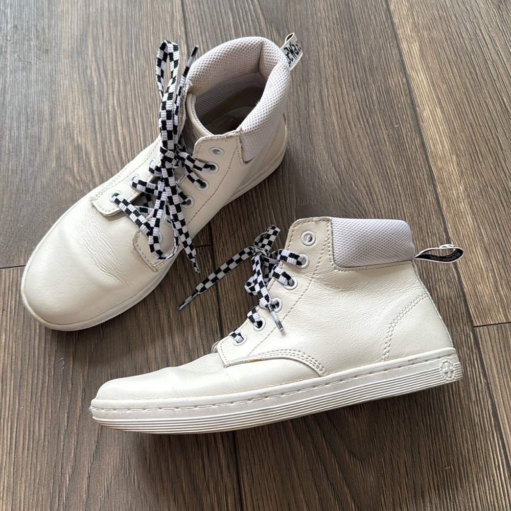 Dr. Martens MAELLY PADDED COLLAR White leather Ankle Boots Size 6 Lace-Up